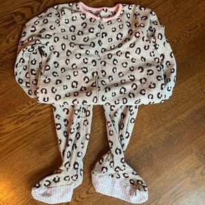 Girls Oshkosh pajamas.